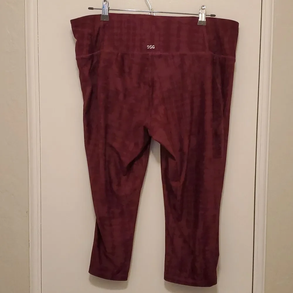 DSG Capri Comfy Yoga Workout athletic pants leggings sz 2X NWOT purple maroon